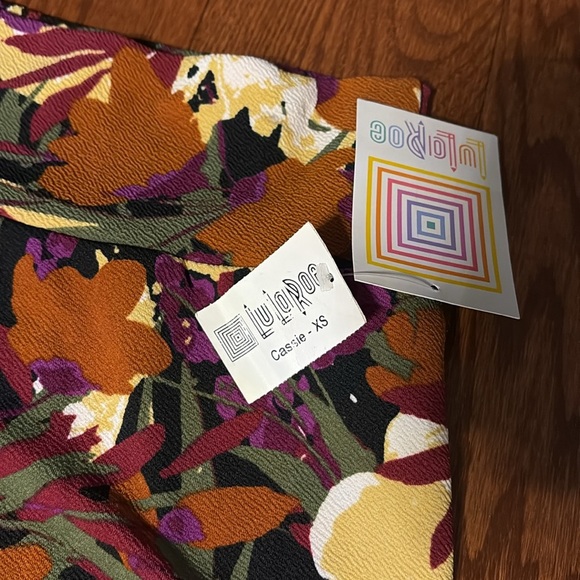 Lularoe NWT Cassie pencil skirt bundle 2 floral /geometric pull on wide waist XS - Picture 8 of 10